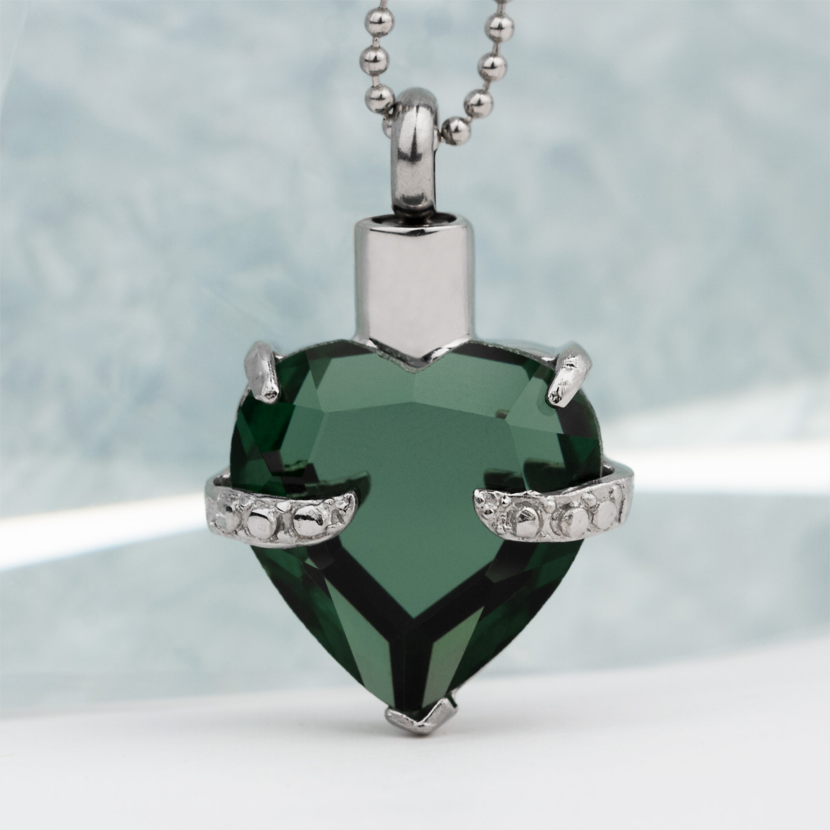 Amazon.com: Rosec Jewels - 6 MM Heart Shape Created Emerald Solitaire Pendant  Necklace, 3 Prong Set Lab Created Emerald Pendant for Women (3/4 Carat Lab  Created Emerald), 10K White Gold, With Chain :