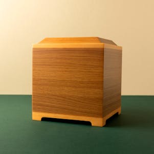 The Emery Cremation Urn - Free Engraving